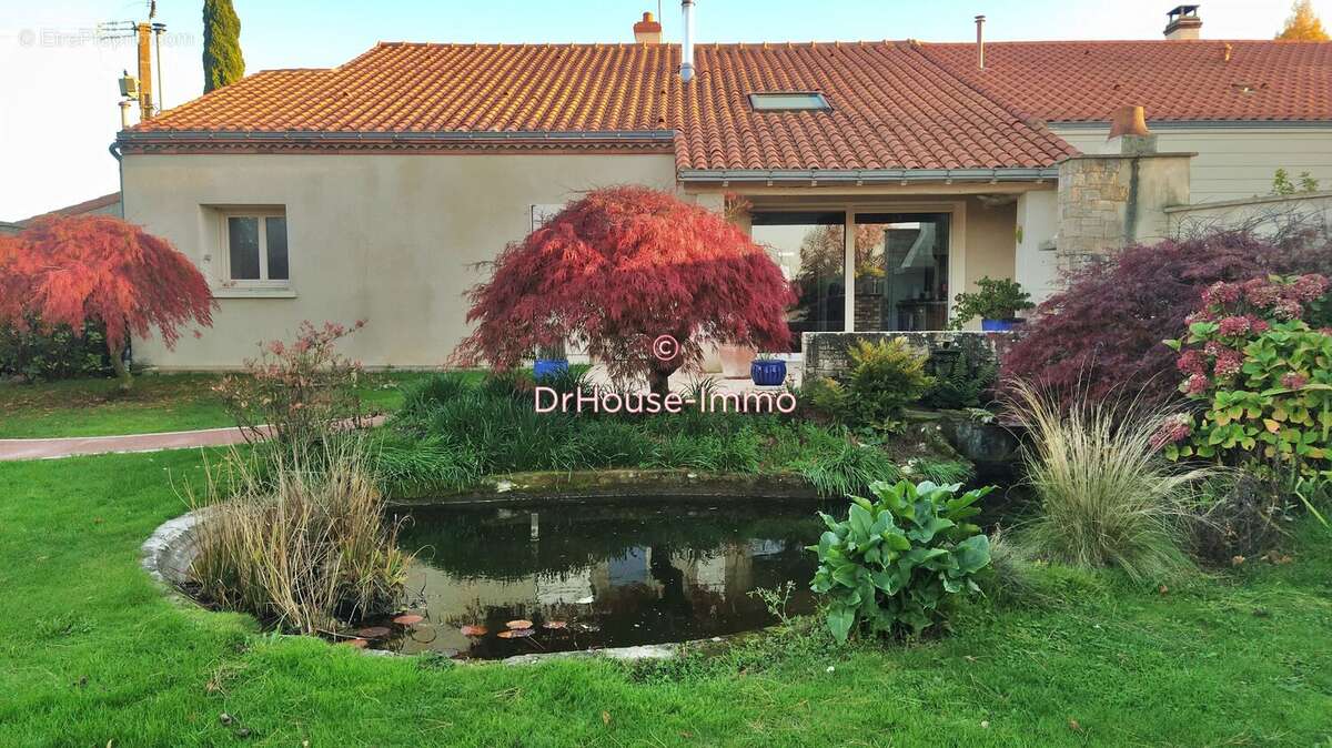 Maison à SAINT-MACAIRE-EN-MAUGES