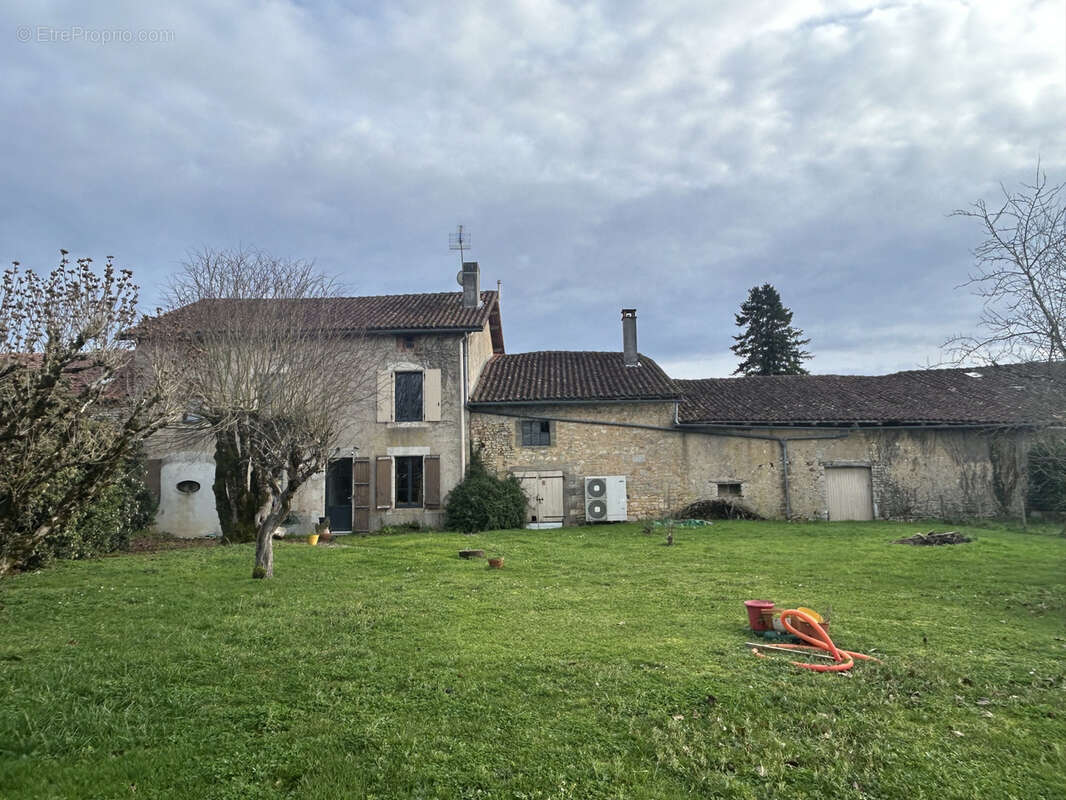 Maison à LE GRAND-MADIEU