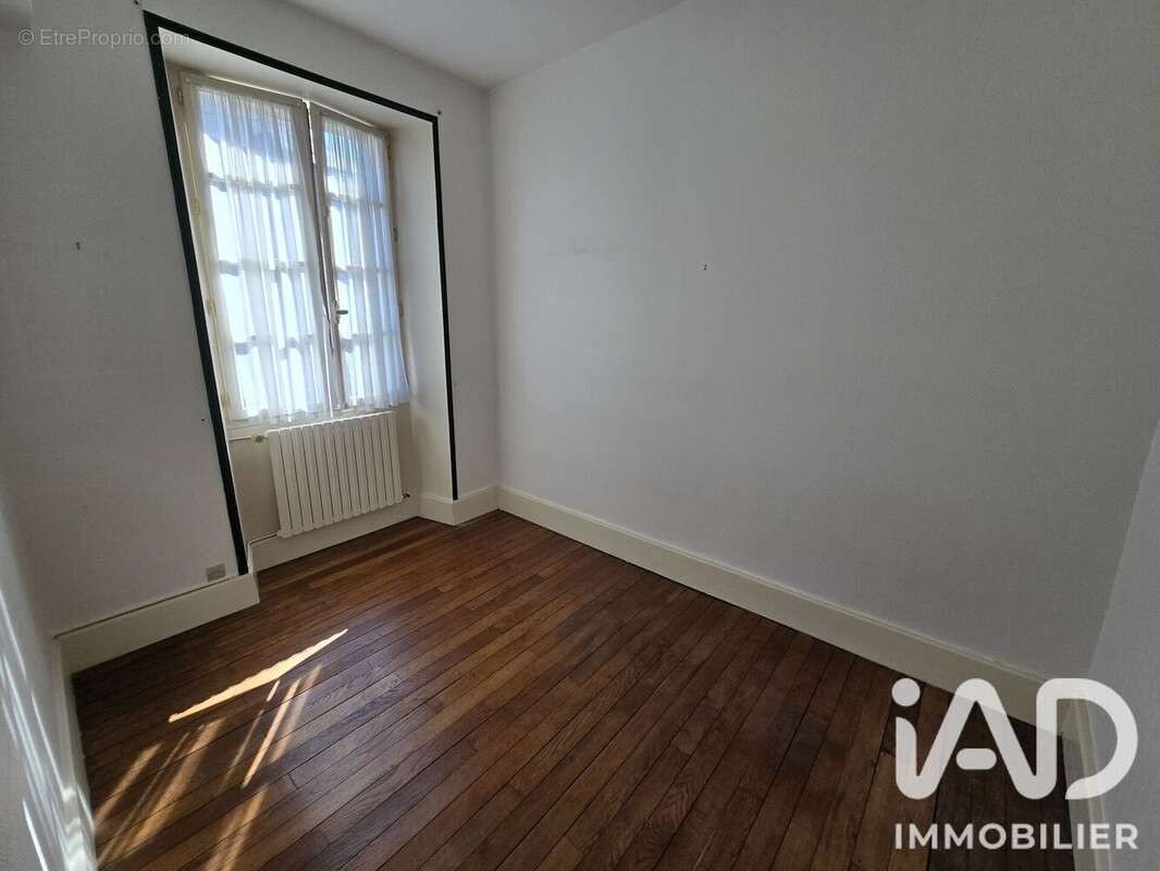 Maison 328 m² à Buzancais  - photo 7