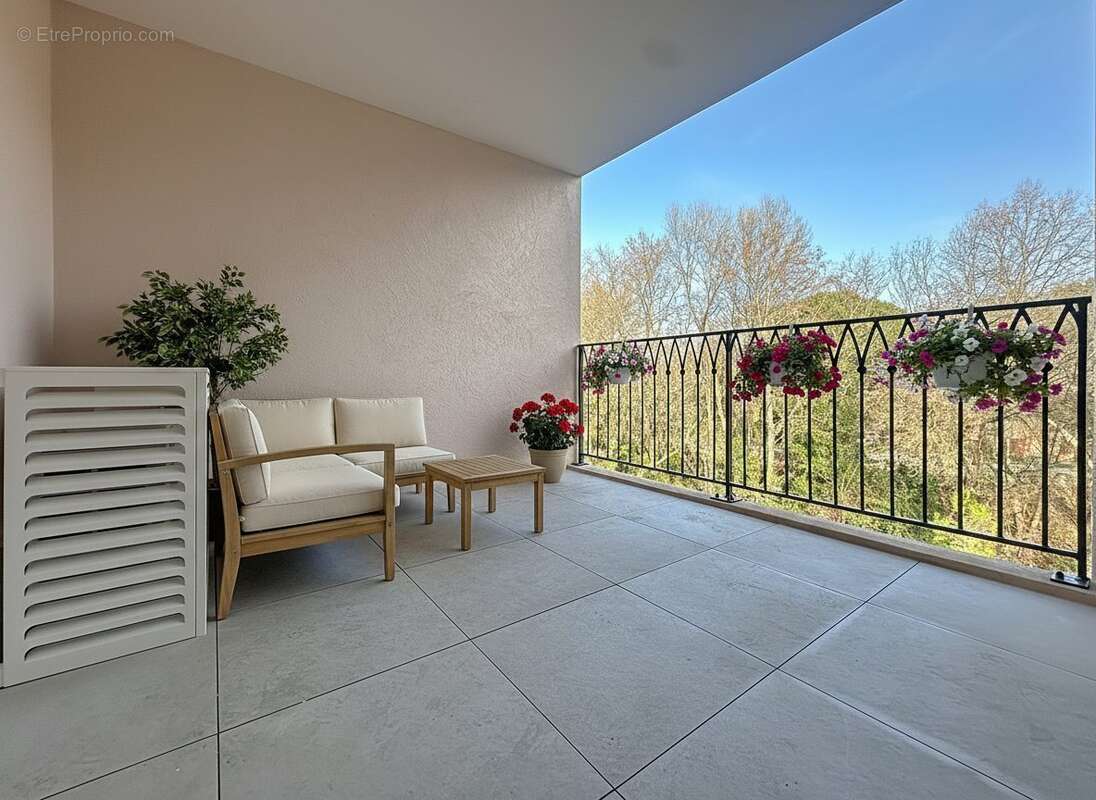Appartement à FLASSANS-SUR-ISSOLE