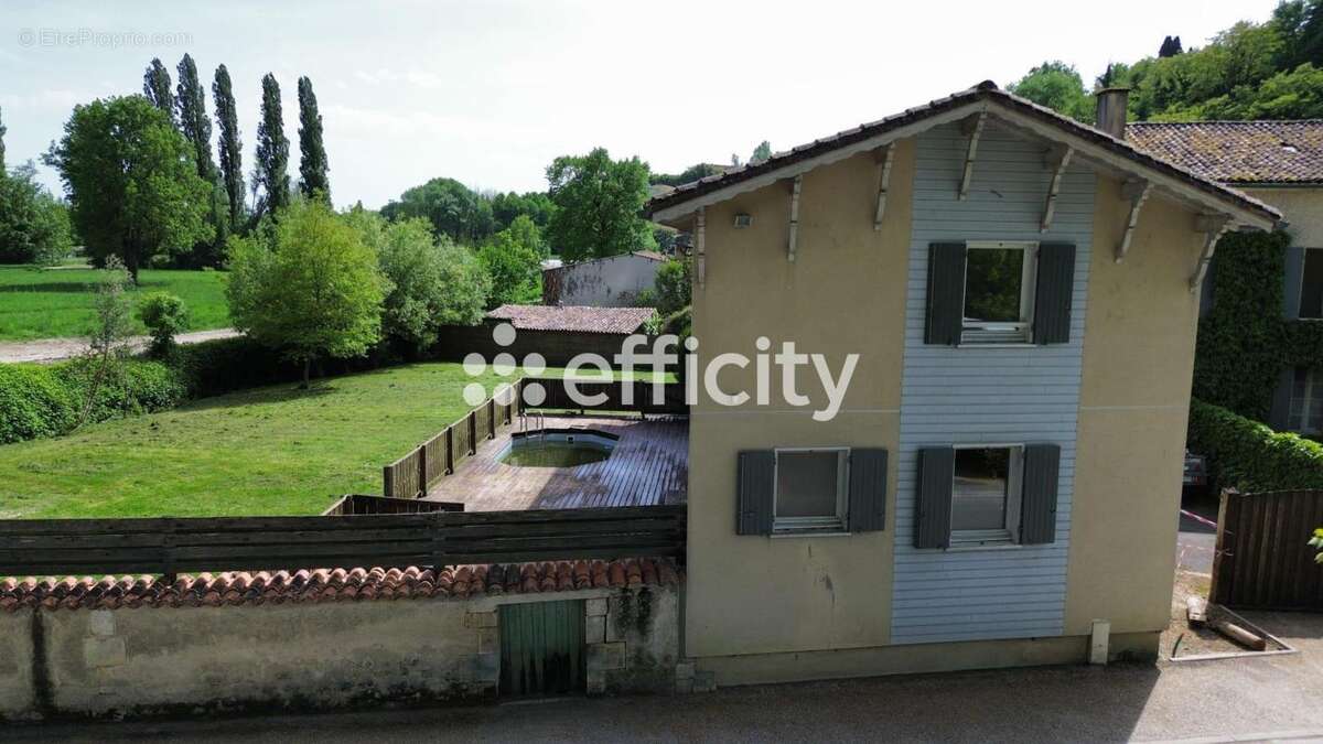 Maison 180 m² à Aubeterre-Sur-Dronne  - photo 6