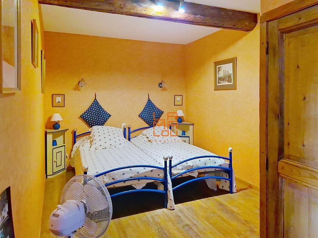 Maison de Maitre, pleine de Charme, avec jardin, cour, dépendances... - photo 15