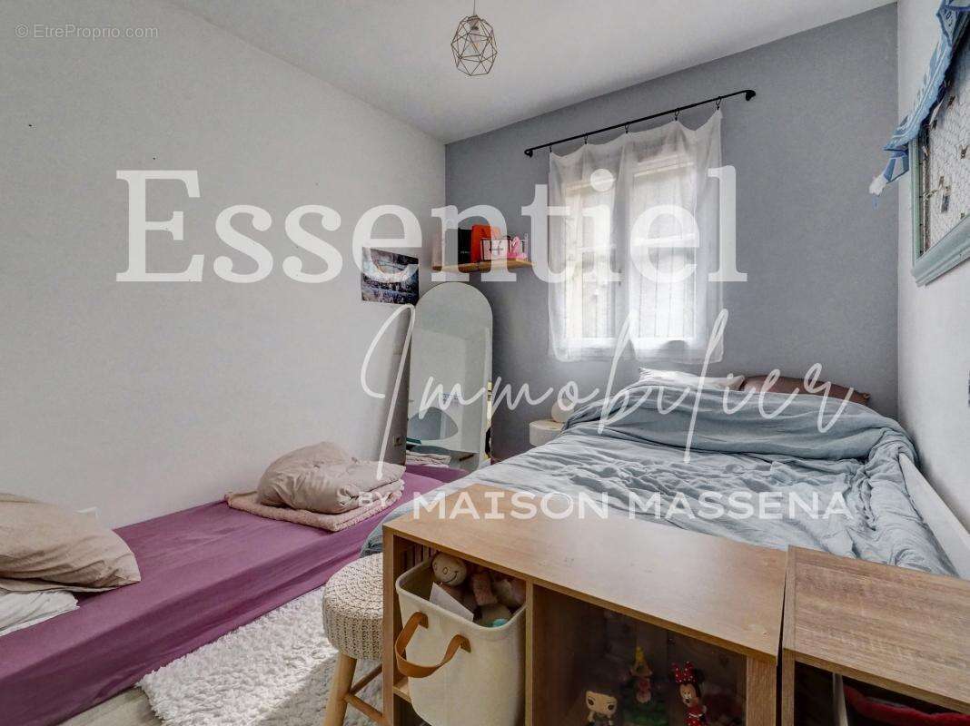 Maison à SAINT-LAURENT-DU-VAR