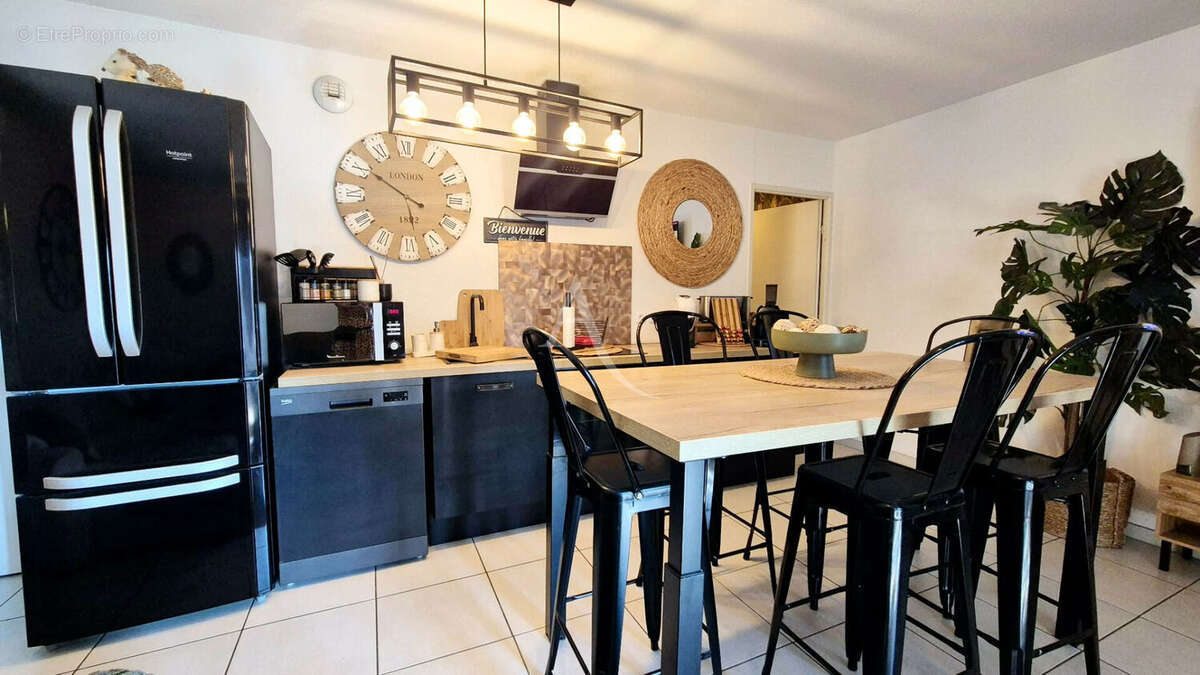 Appartement T3 à vendre à Frontignan - 65,65 m² - Résidence récente de 2020 - Terrasse de 12 m² - Parking privatif en sous-sol - photo 6