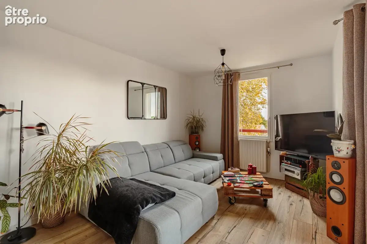 Découvrez ce charmant T3 de 69 m2, lumineux, offrant un cadre de vie agréable dans le quartier recherché de Sa - photo 5