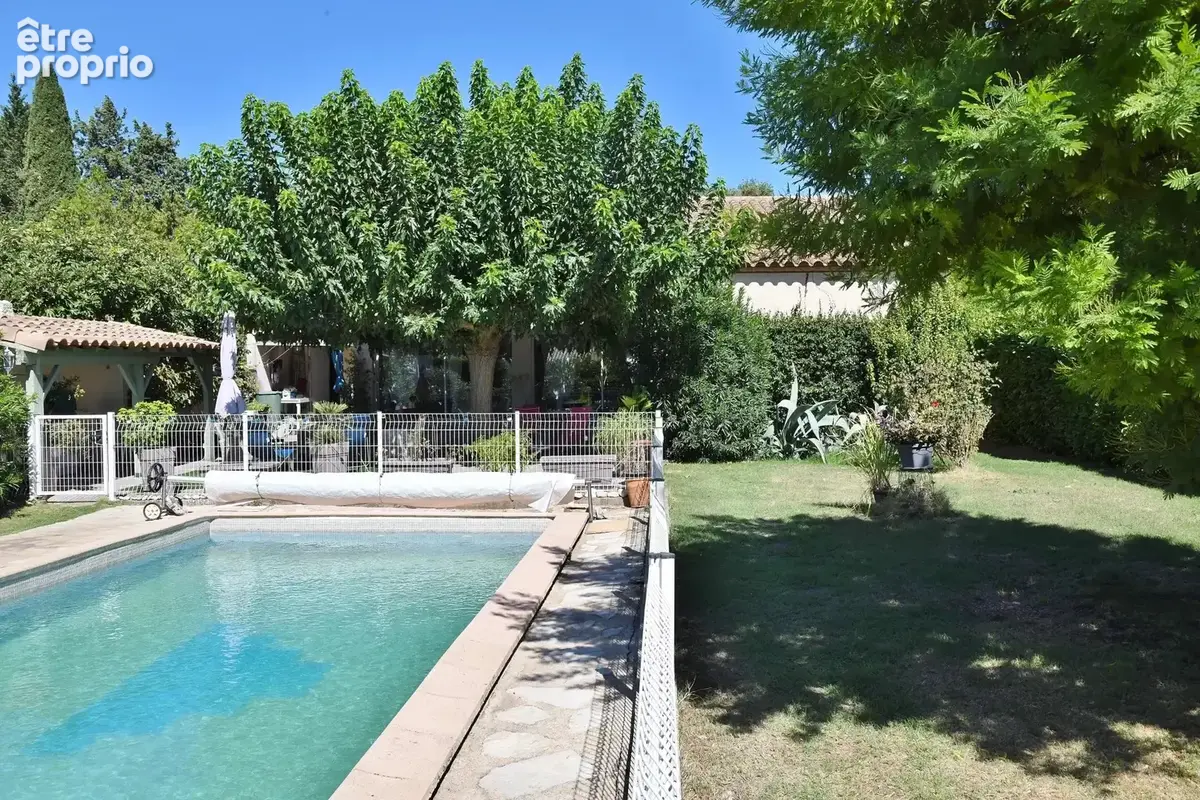 Charmante villa de plain-pied avec piscine et beau terrain arboré - photo 17