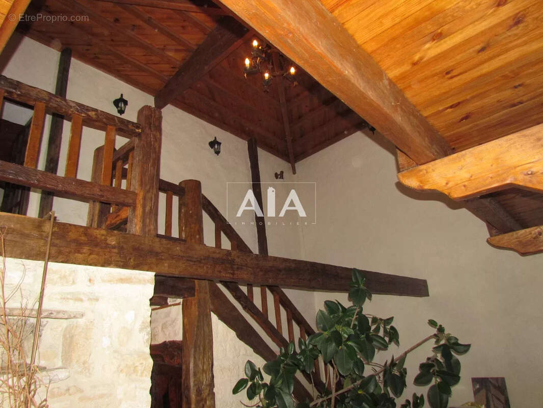 Maison à COURCOME