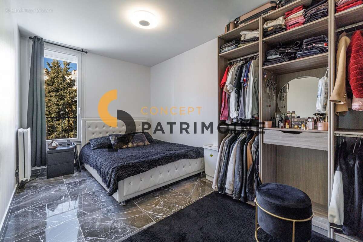 Appartement à CARROS