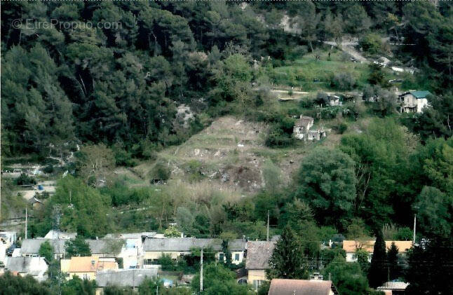 Terrain à PEILLE