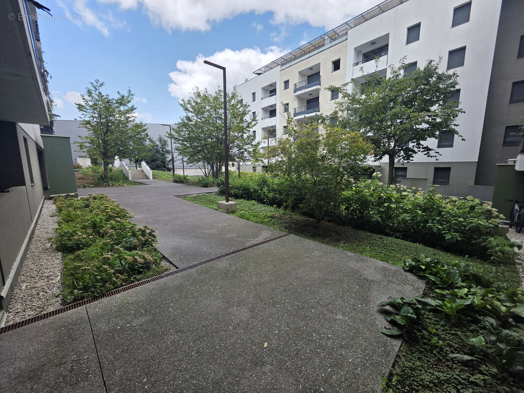 Talence forum t3 terrasse parking s.sol - photo 4