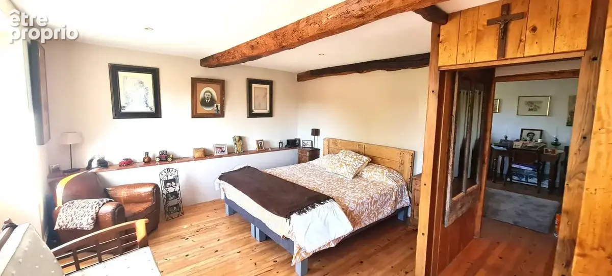 Corps de ferme rénové sur 3857m² de terrain. - photo 16