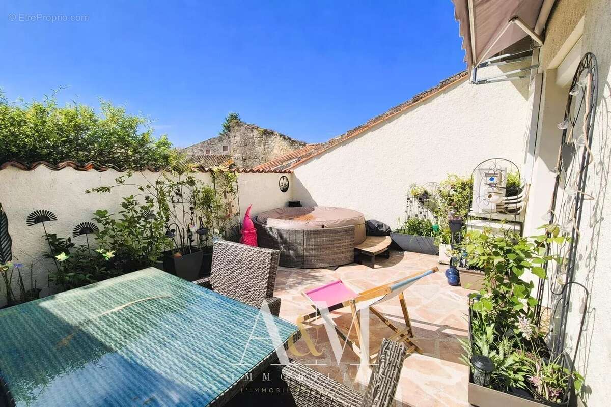 Maison à FLEAC