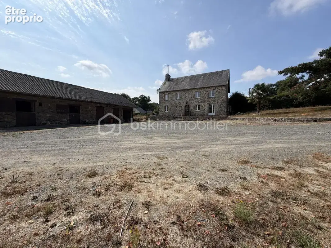 À VENDRE – Maison de caractère avec vaste terrain et installations équestres - photo 11