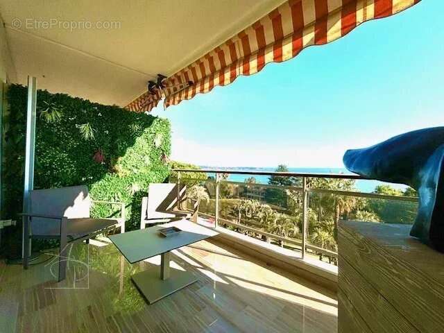 Appartement à VALLAURIS