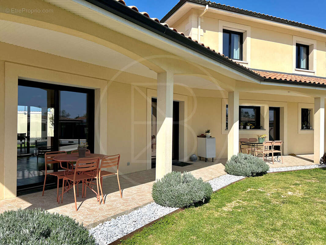 Maison à CAMPS-SUR-L'ISLE
