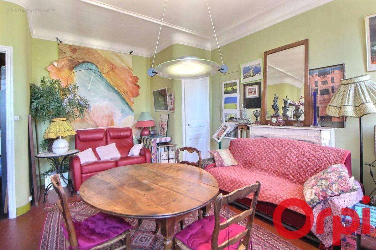 Appartement à MARSEILLE-1E