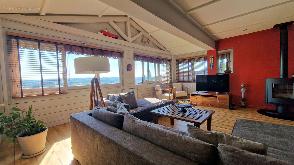 Maison à COUZON-AU-MONT-D&#039;OR