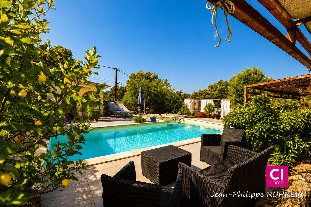 Maison récente 7 pièces avec piscine à vendre à Sainte-Anastasie-sur-Issole - photo 2
