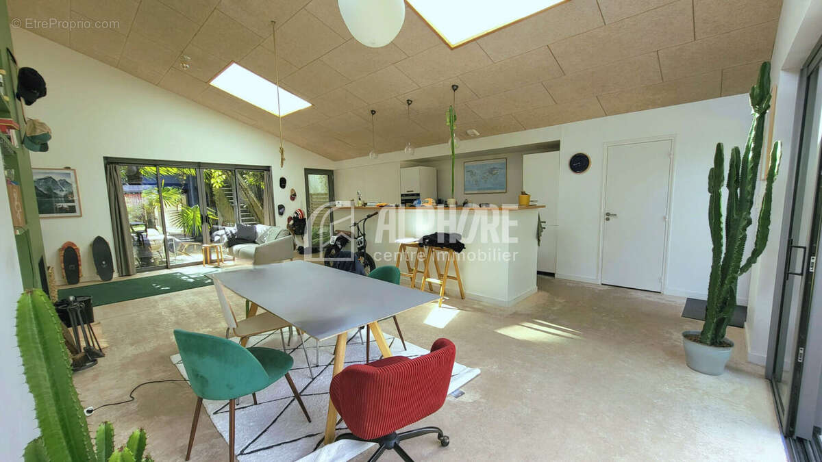 Maison à vendre à Saint Nazaire - Usage mixte bureau et résidence - photo 6