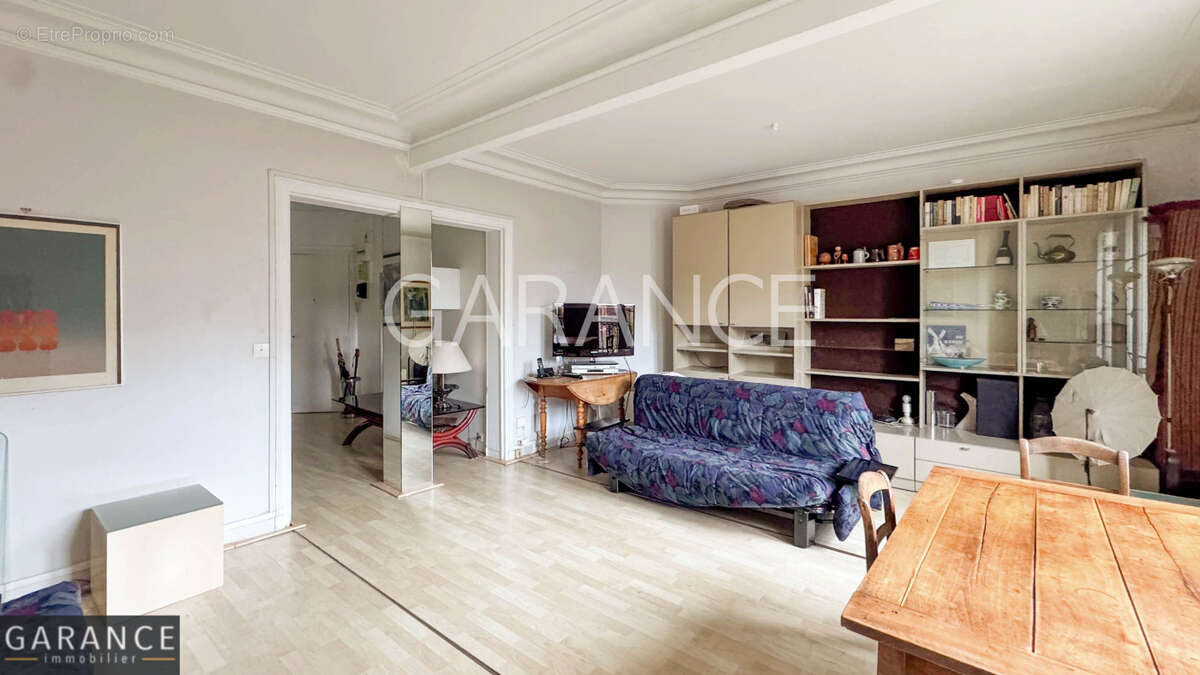 Appartement à PARIS-14E