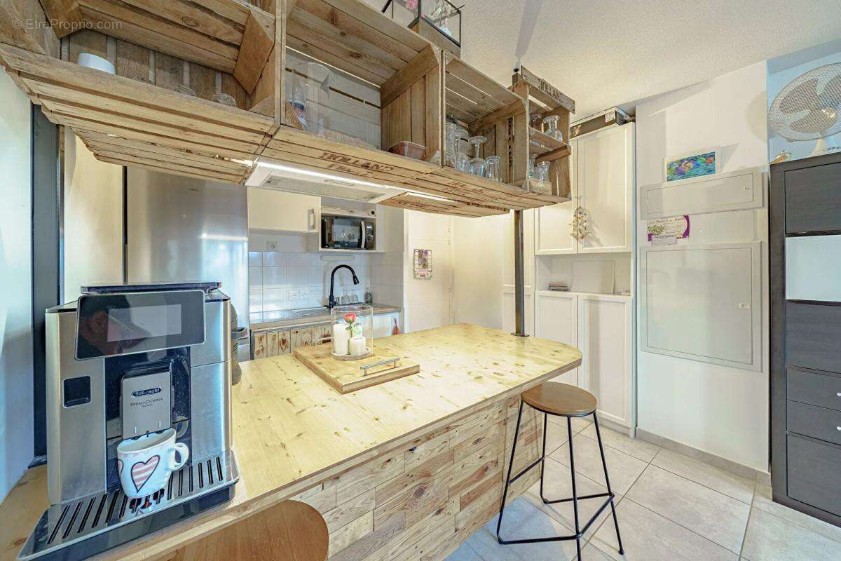 Appartement Le Castellet 2 pièce(s)  en rez de jardin 41.85 m2 avec parking en sous sol - photo 5