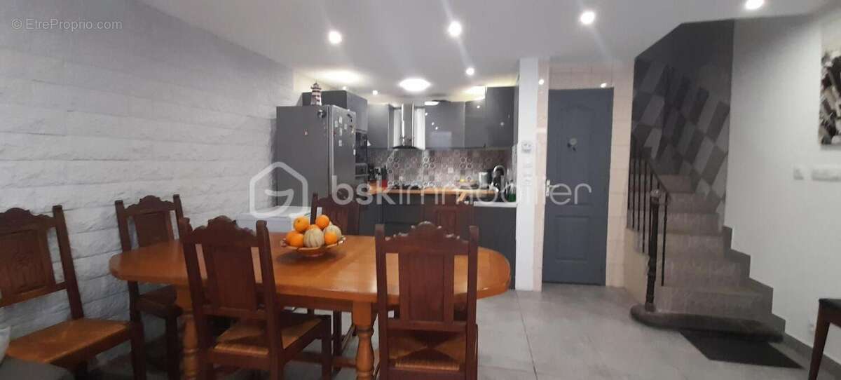 Maison à SAINT-LAURENT-DE-LA-SALANQUE