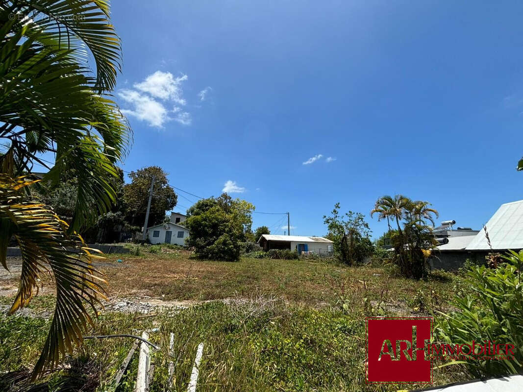 Terrain à LE TAMPON