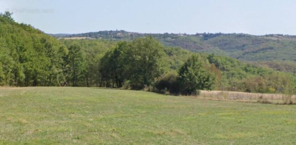 Terrain à SAINT-PIERRE-LAFEUILLE