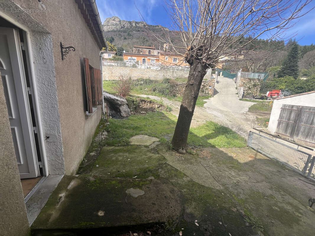 Maison à COLOMBIERES-SUR-ORB