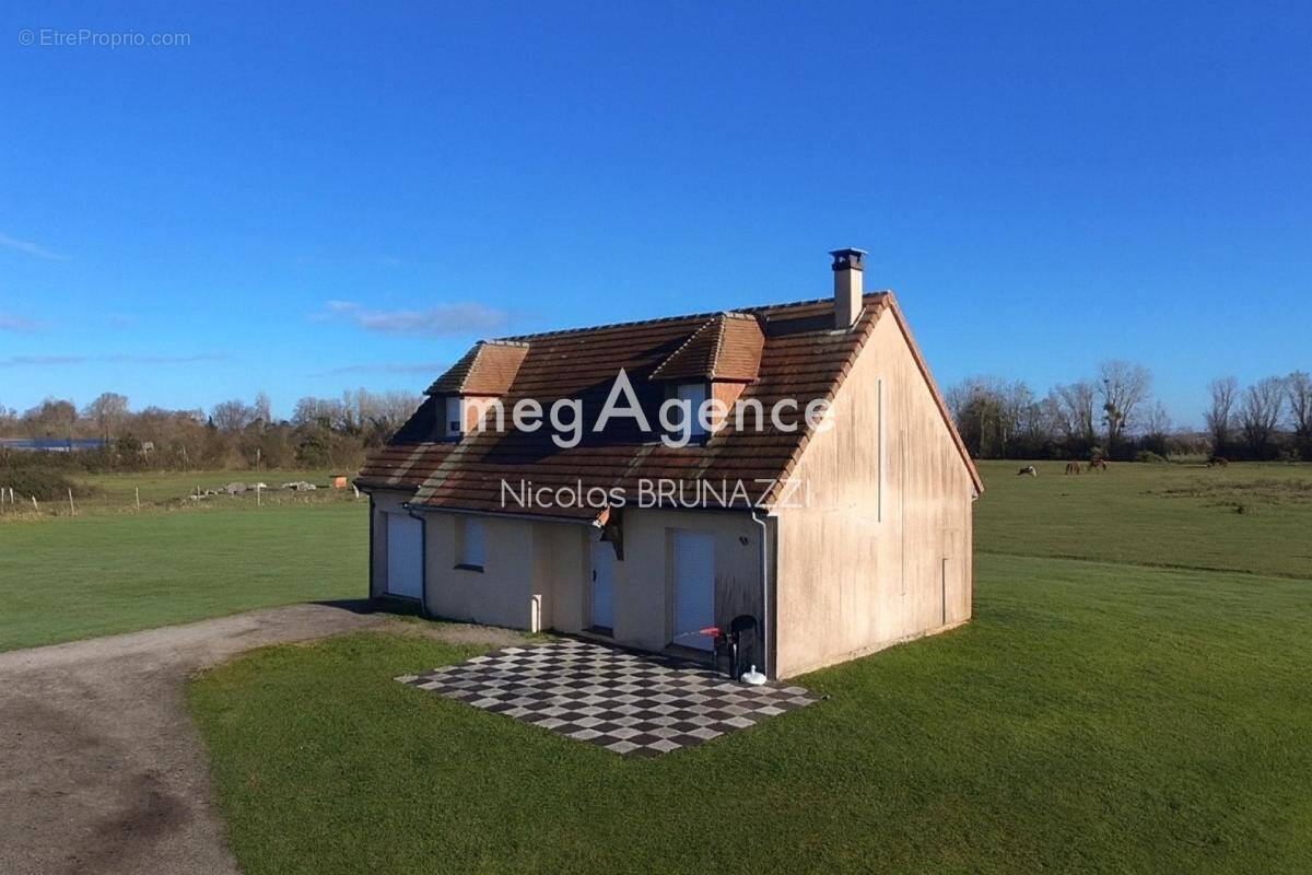 Maison à NEUVILLE-SUR-TOUQUES