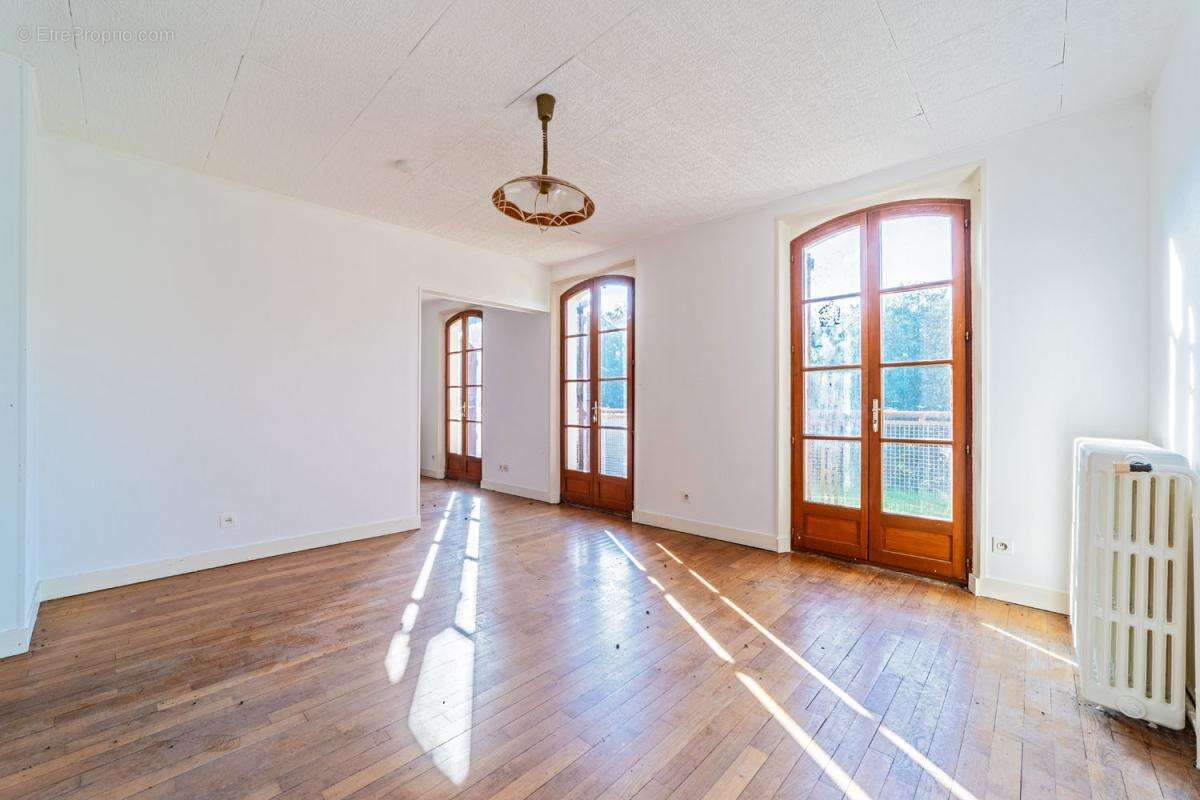 Deux maisons - 158 m² - Vernou-la-Celle-sur-Seine (77) - photo 7