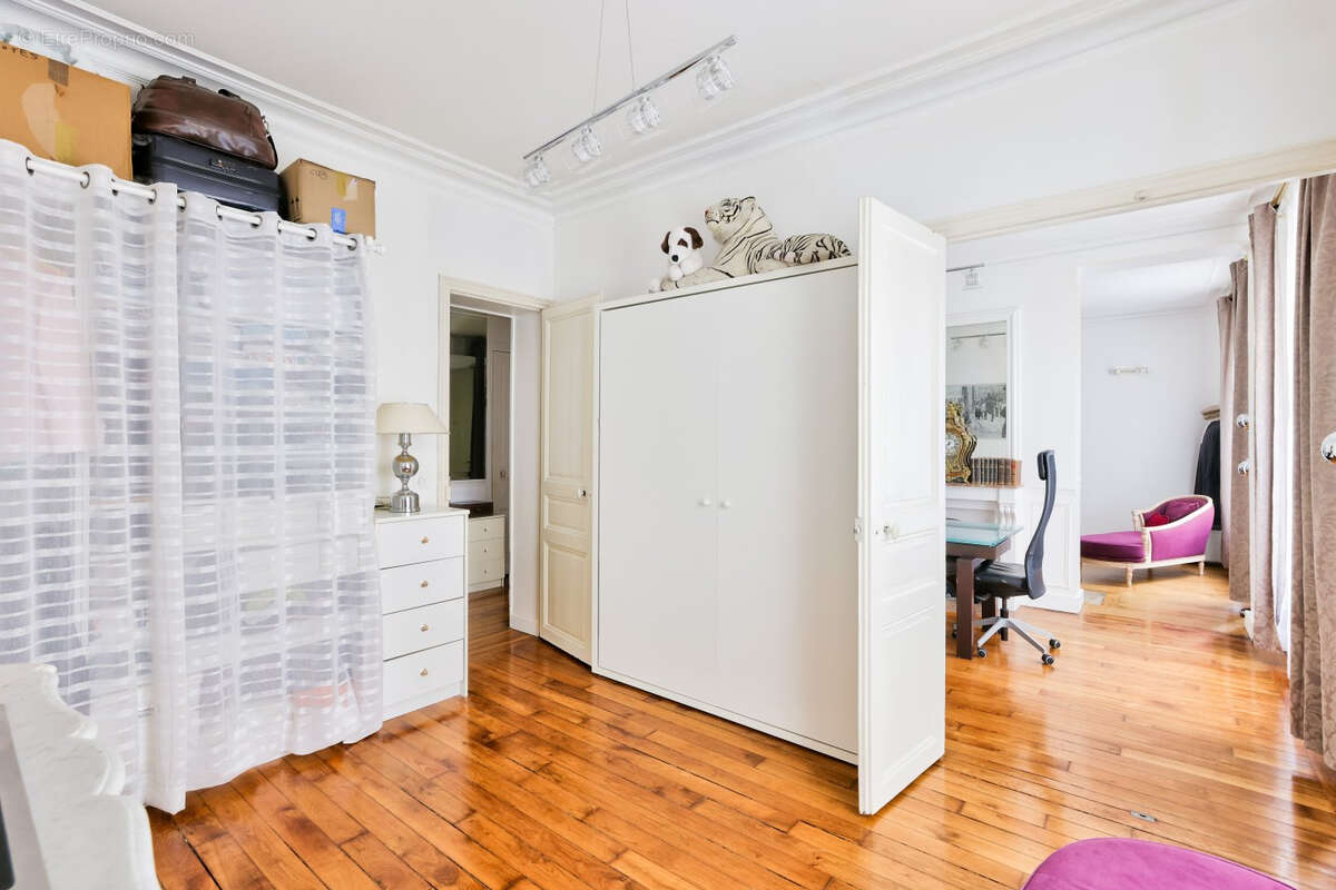 Commerce à PARIS-7E