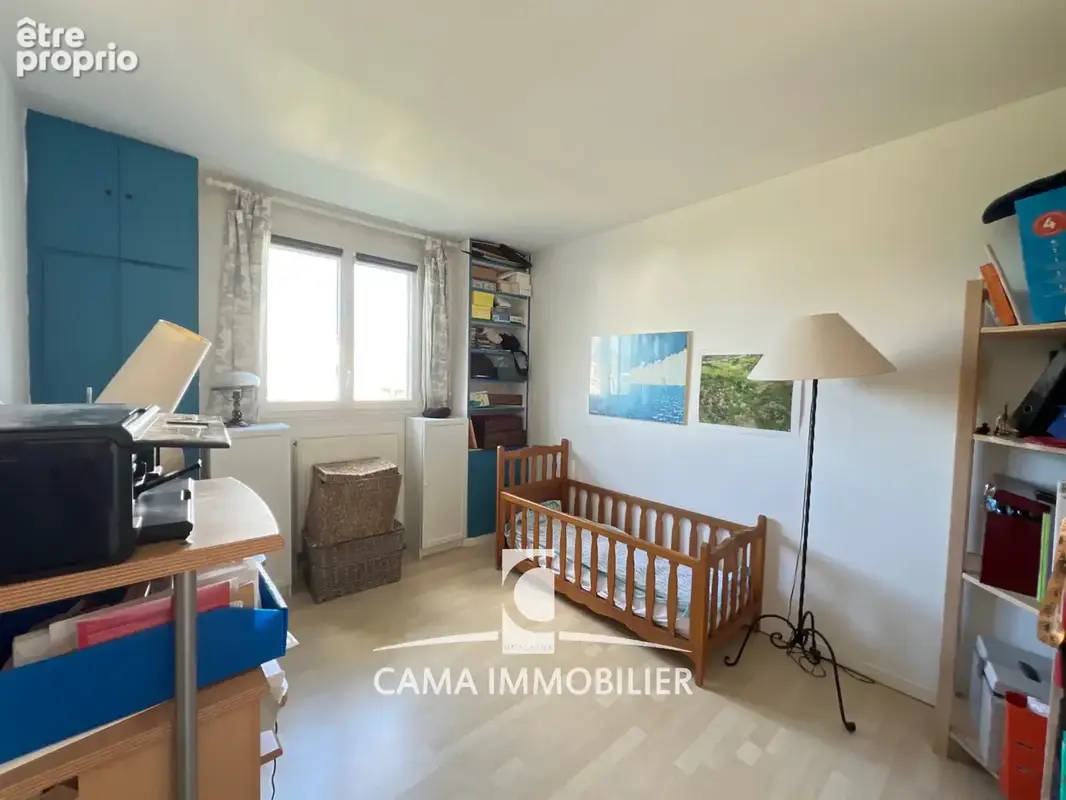Exclusivité. Maison avec 5 chambres et un joli jardin paysager plein sud dans une residence recherchée. - photo 9