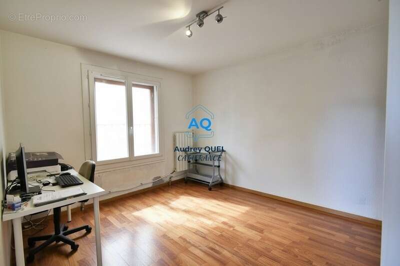 Maison familiale - 6 pièces - 164 m² de surface totale (91m² habitables) avec vue dégagée et fort potentiel – VALSERHONE (01) - photo 10