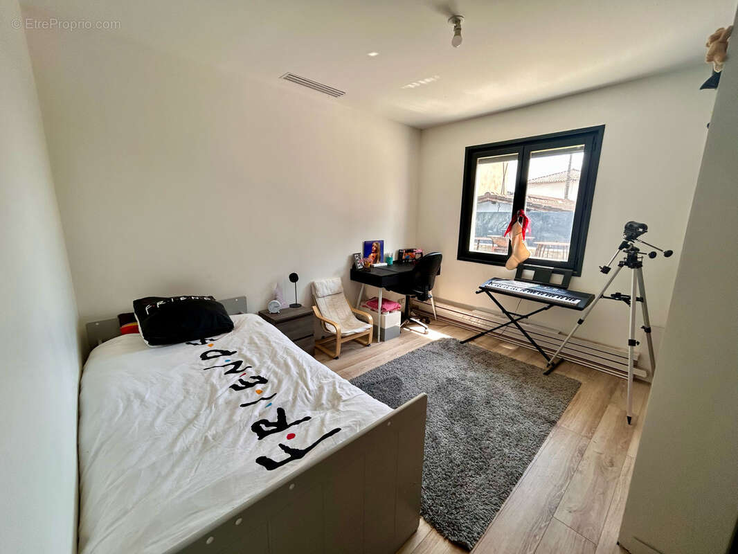 Une rénovation de grande qualité dans un emplacement idéal pour toute la famille à 9mn de l'A6 ! - photo 16