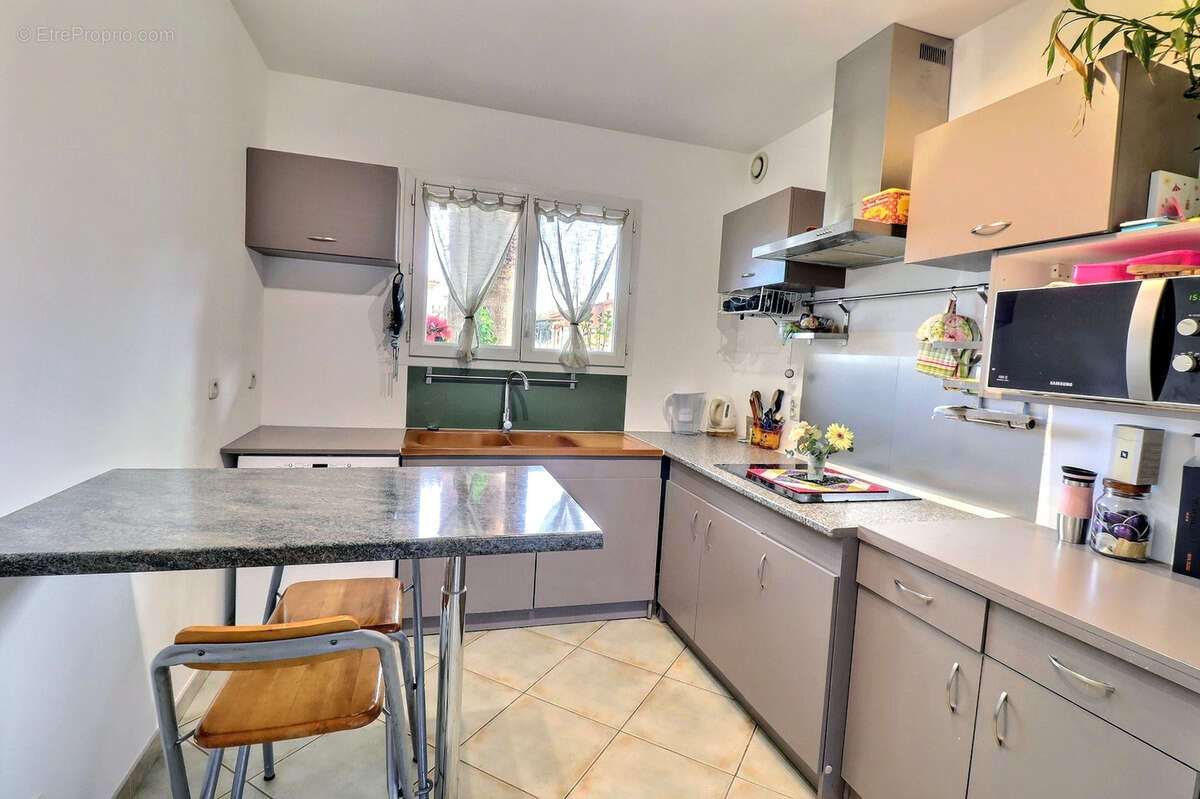 Maison à SAINT-LAURENT-D'AIGOUZE