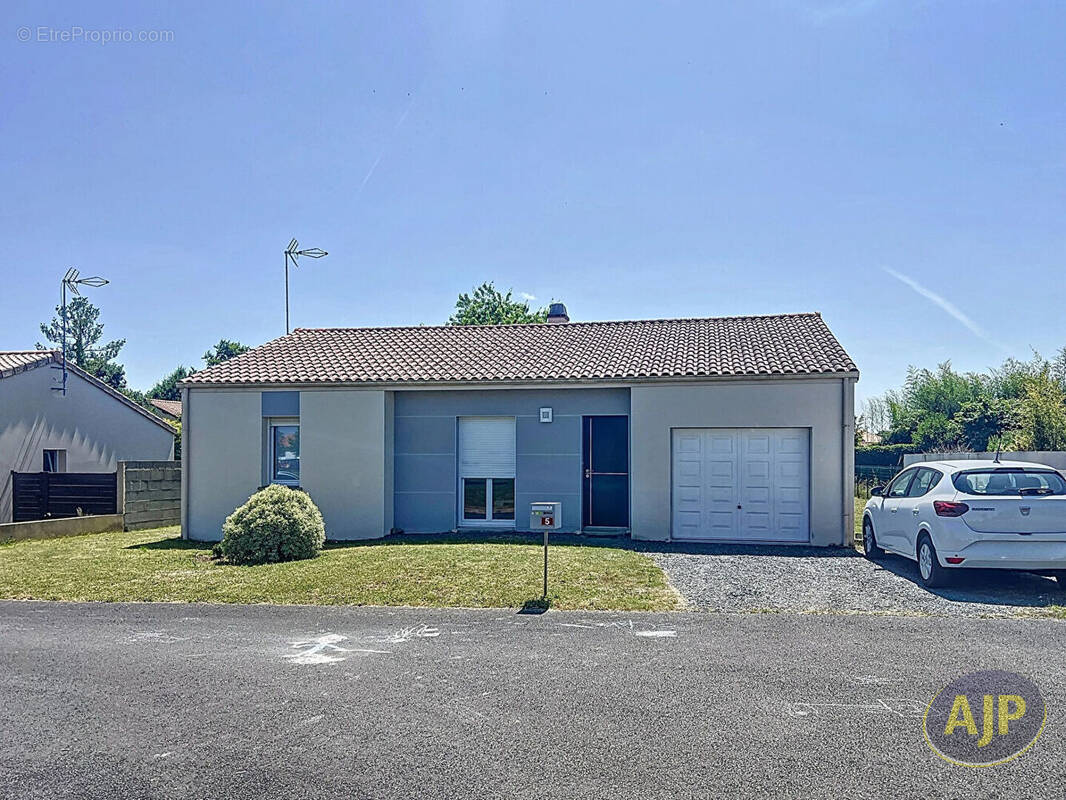 Maison à BEGROLLES-EN-MAUGES