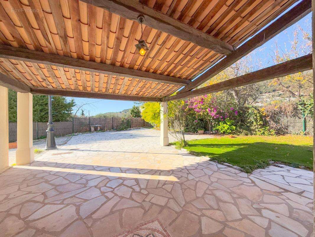 Maison à TOURRETTES-SUR-LOUP