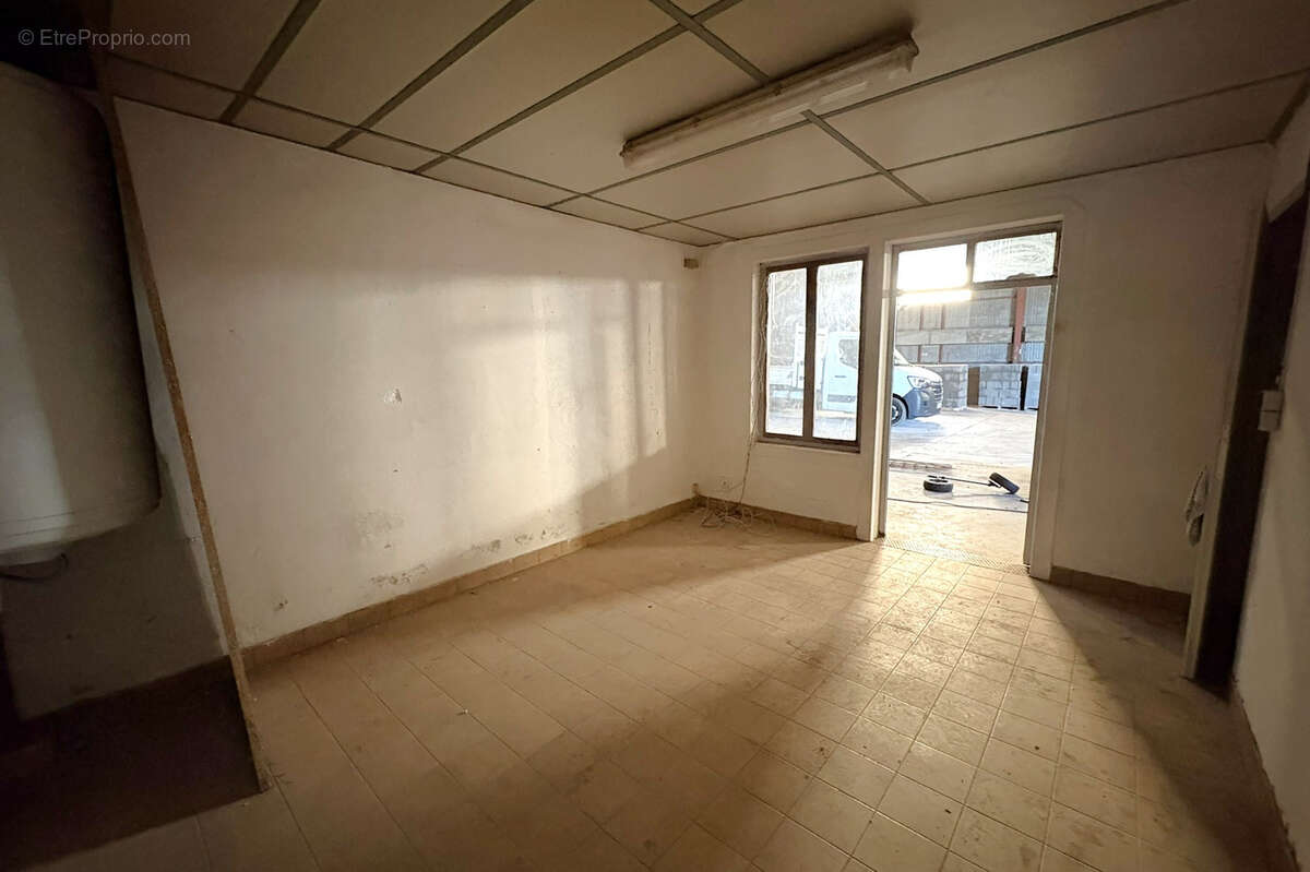 Commerce à SULIGNAT