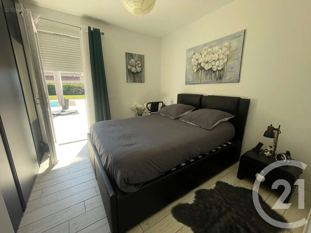 Maison 110 m² à Saint-Medard-De-Guizieres  - photo 4