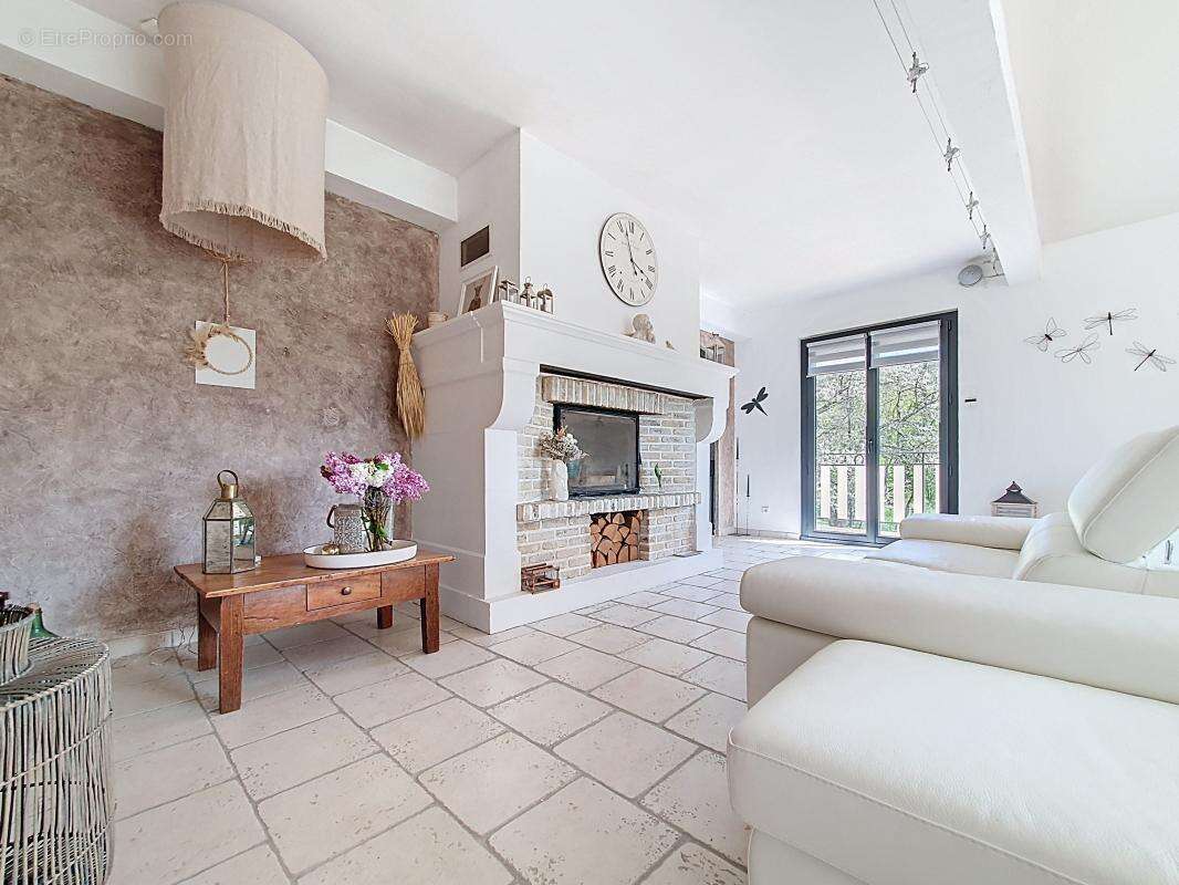 Maison à SIMANDRES