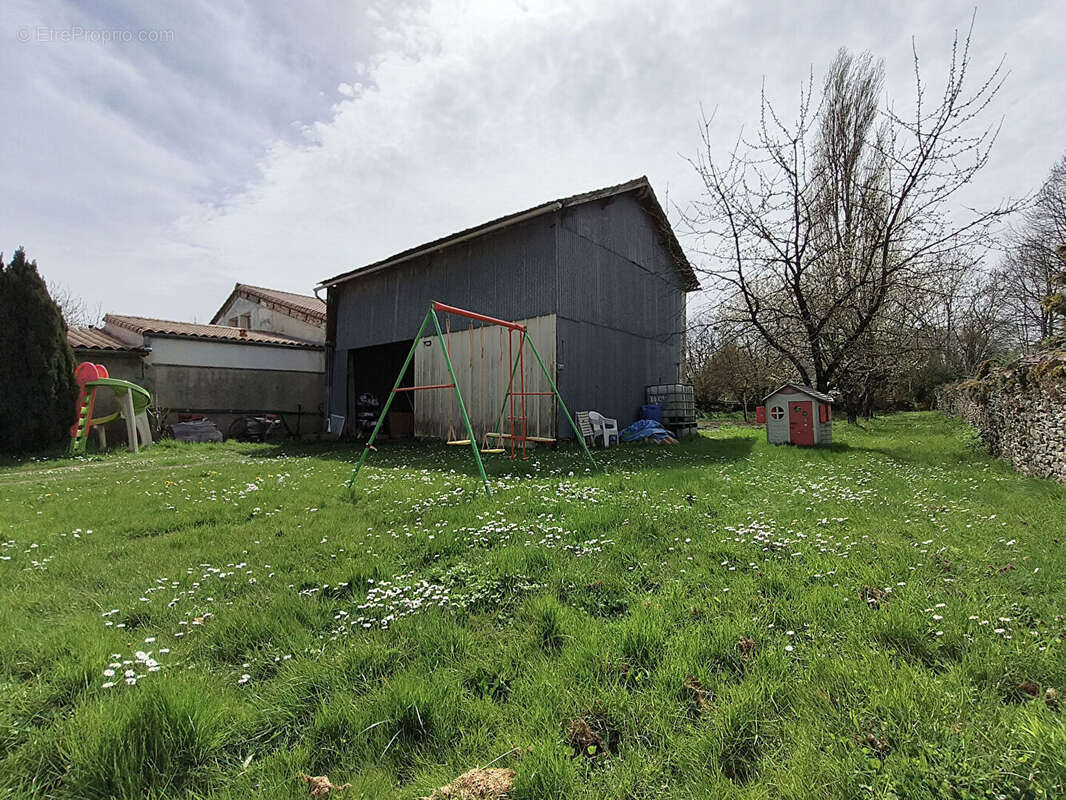 Terrain à LA MOTHE-SAINT-HERAY