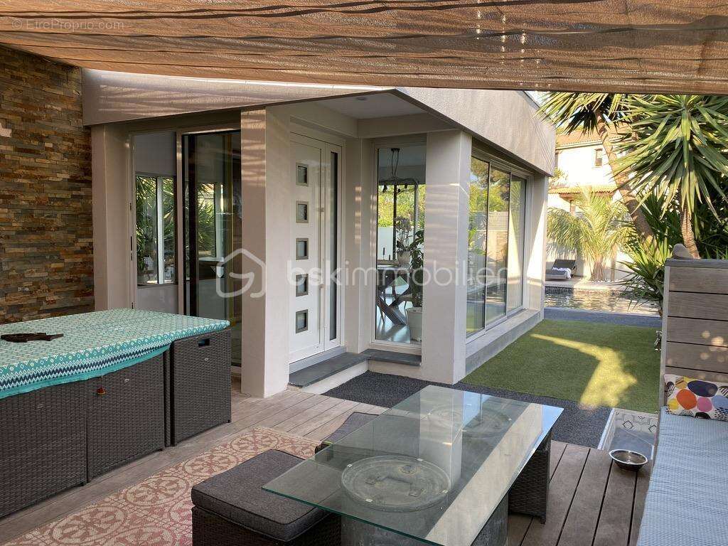 Maison à POUSSAN