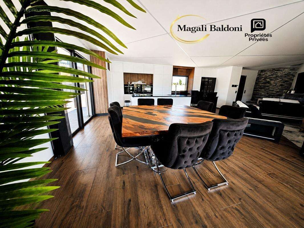 Villa moderne 210 m2- Pièce de vie grandiose- Proche commodités - photo 2