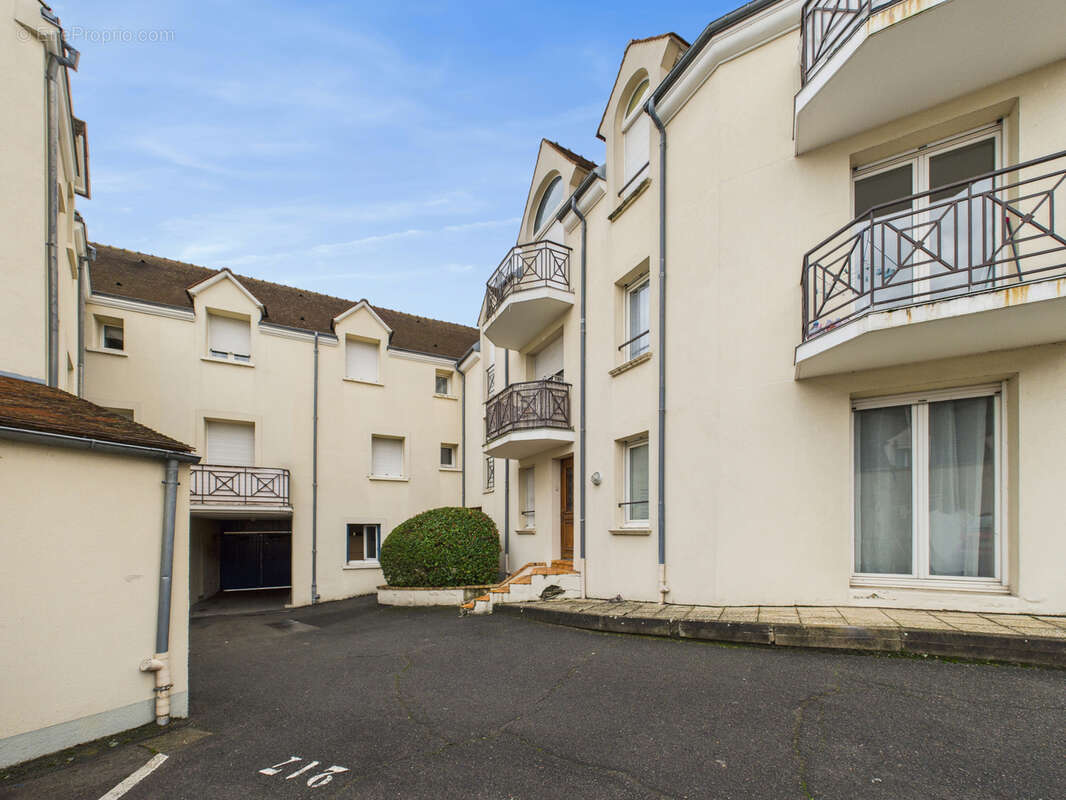 Appartement à SARTROUVILLE