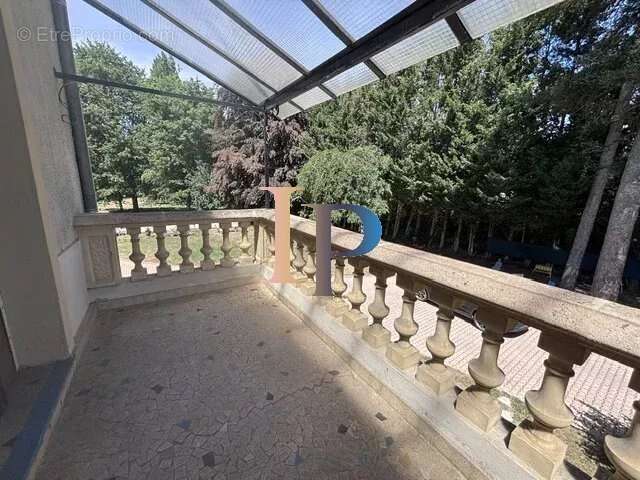 Charlieu- maison sur parc - photo 5