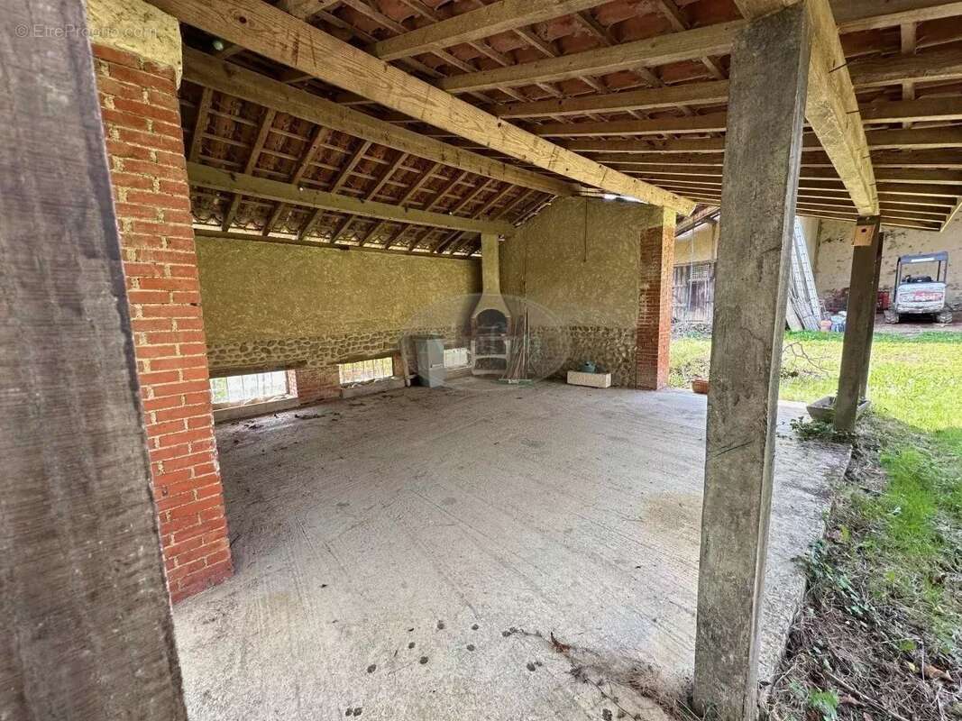 Maison à MONLEON-MAGNOAC