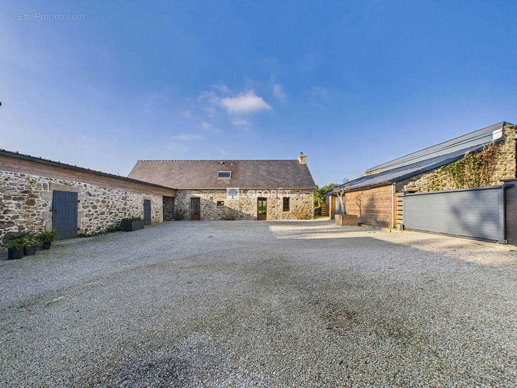 Maison à PLOMODIERN