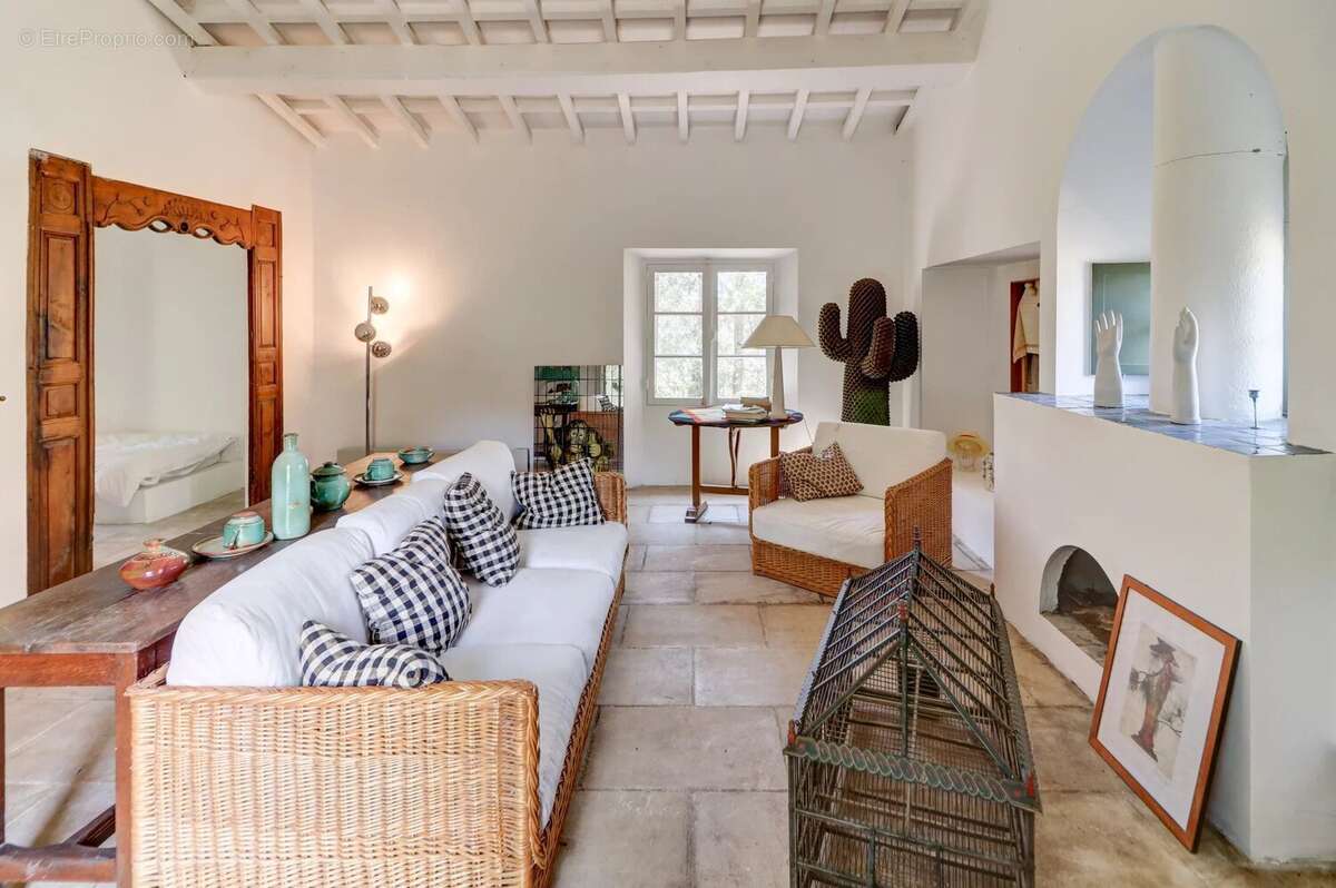 Maison à BAGNOLS-EN-FORET