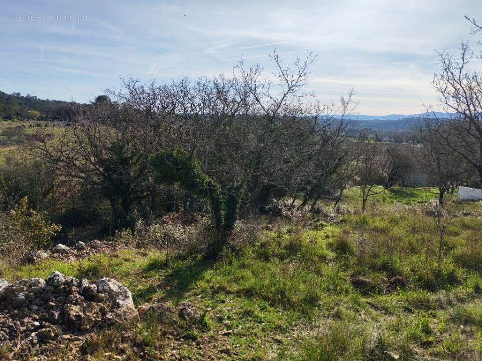 Terrain à BESSE-SUR-ISSOLE